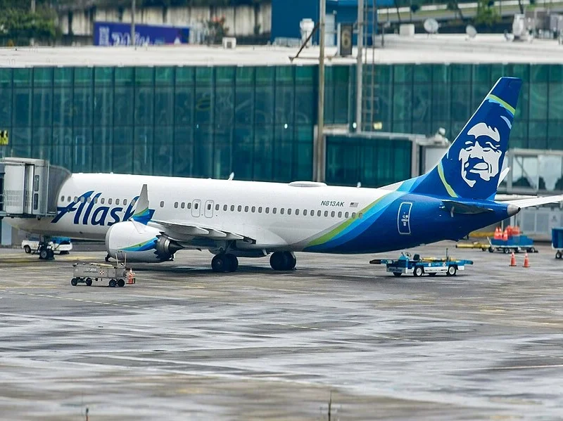 Alaska Airlines Boeing 737 MAX 8