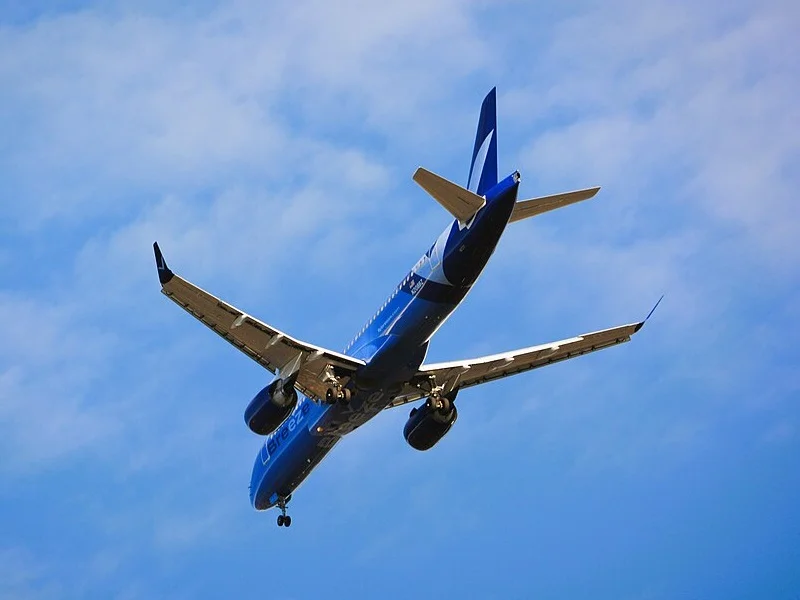 Breeze Airways Airbus A220-300 on landing
