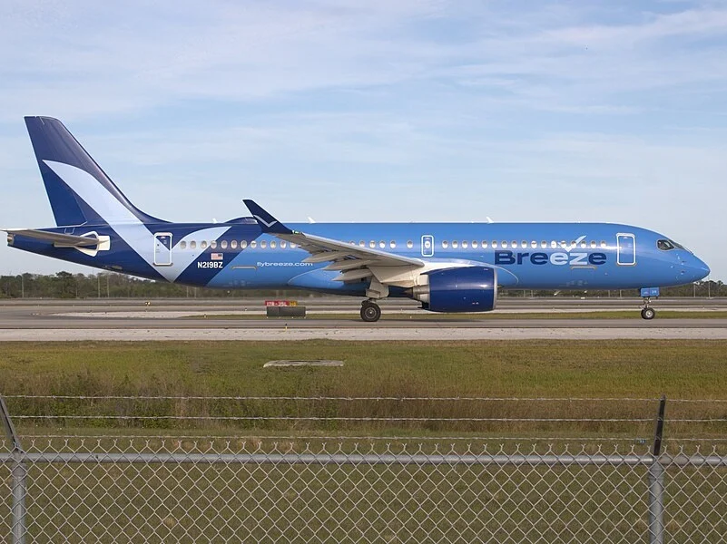 Breeze Airways Airbus A220-300 taxiing