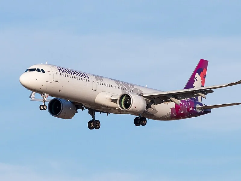 Hawaiian Airlines Airbus A321 on approach