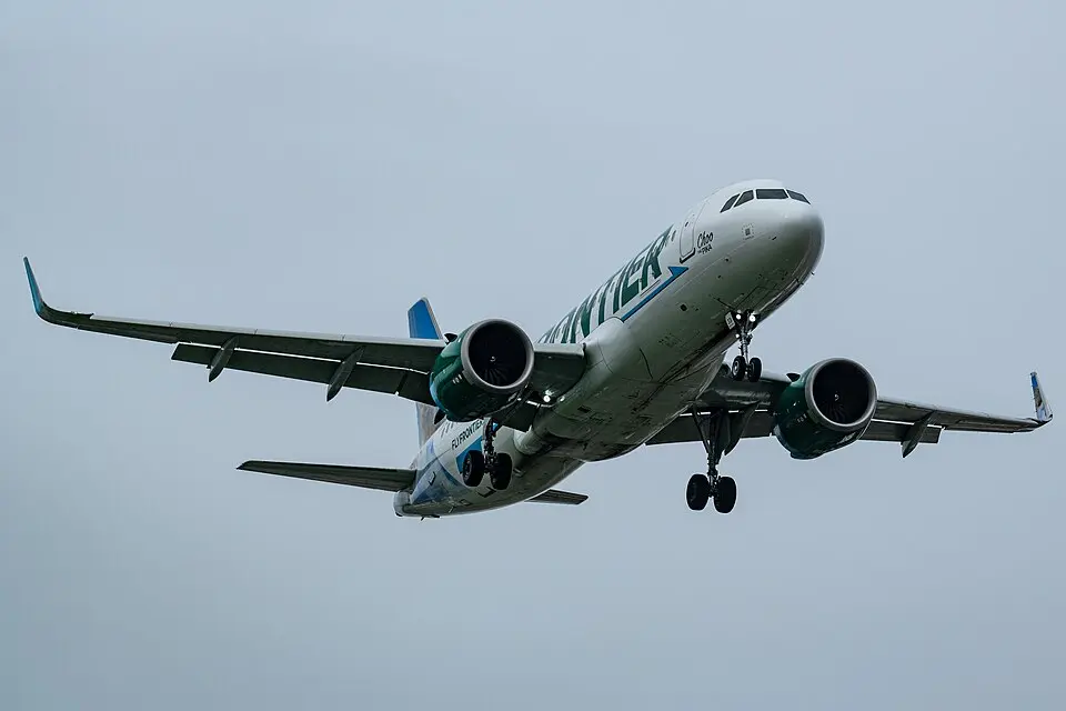 Frontier Airlines Airbus A320 climbing out shortly after takeoff
