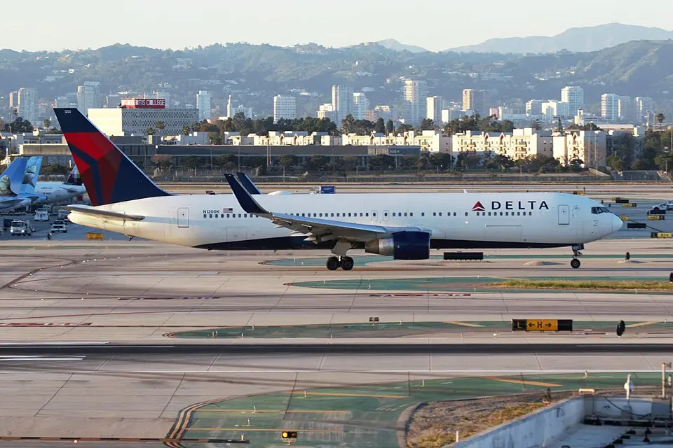 Delta Air Lines Boeing 767 taxiing at Los Angeles International Airport