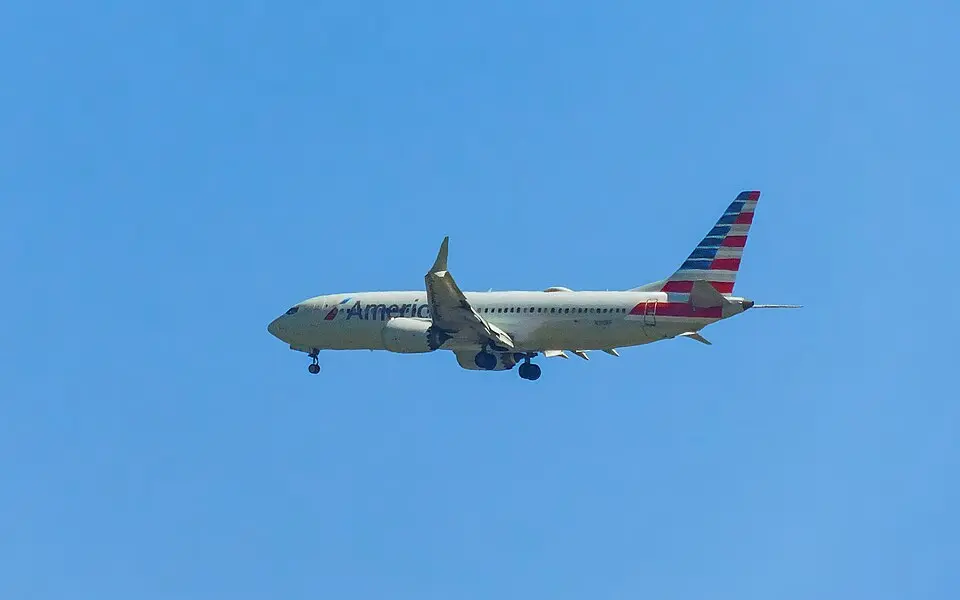 American Airlines Boeing 737 in flight against a clear blue sky